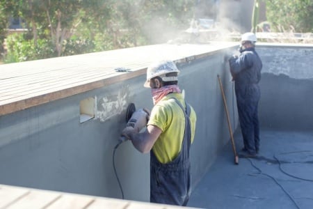 Quand et pourquoi louer un marteau-piqueur pour vos travaux de démolition