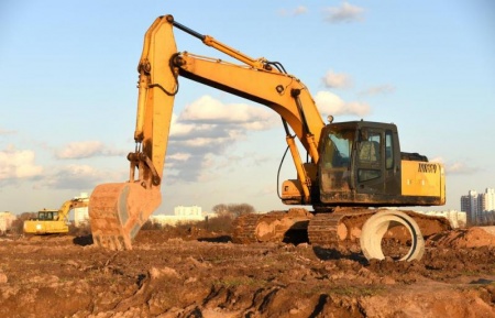 D&eacute;couvrez comment une tractopelle en location transforme vos chantiers